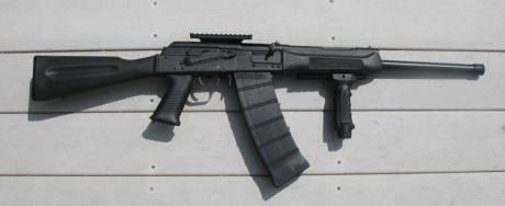 Queridos amigos, tengo una duda.

Como todos sabemos, hay escopetas semi-automaticas, automaticas, de 170