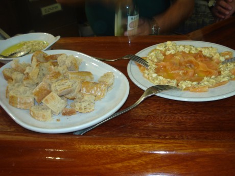 Queridos amigos: ante las expectación :8 causada por el desayuno que me he pegado esta mañana, el cual 11