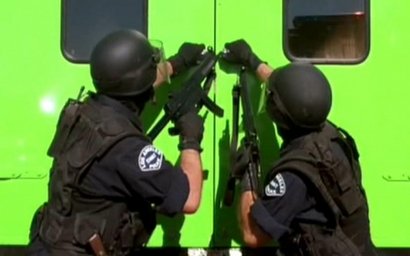 Compañeros,

En vista de las ganas de algunos (Elcafe, Wilcow, Vrakk, etc) por adivinar armas de películas 20