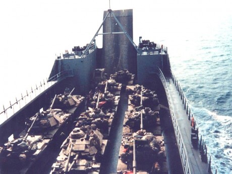 Pues con sorpresa me meti en la pagina de la US Navy, para churretear un poco los buques que tienen en 90