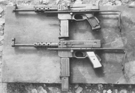 Ni M-16A1 ni AKM-47... mirad:

 http://img814.imageshack.us/img814/3765/2s79h55.jpg 
 60