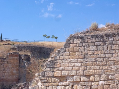 Empar y yo decidimos irnos una semana a conocer algo de nuestra tierra española.

   Pensamos ir a Ávila,Soria 40