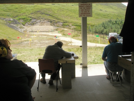 Amiguitos como sabeis estoy de vacaciones en Diglee disparando visitando y aprendiendo como se hacen los 130