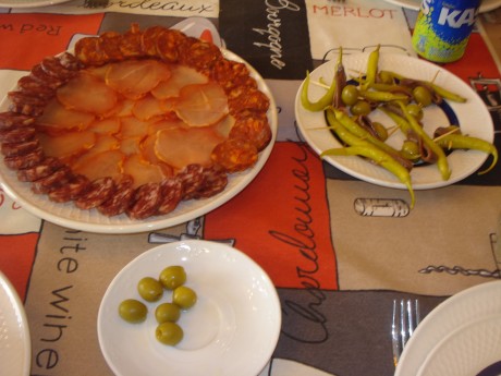 Queridos amigos: ante las expectación :8 causada por el desayuno que me he pegado esta mañana, el cual 01
