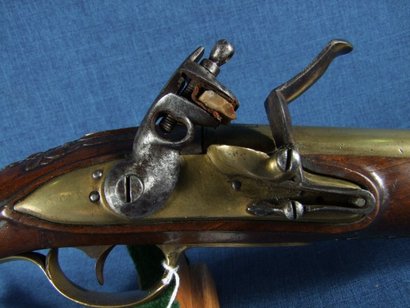 Hola, esta es una pistola europea de cañon de bronce de llave de pedernal y de un calibre como .70, yo 00