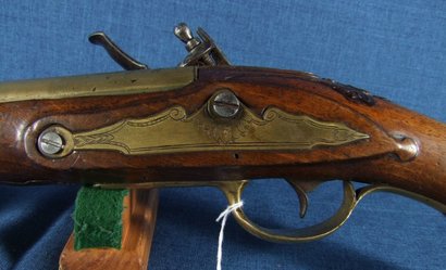 Hola, esta es una pistola europea de cañon de bronce de llave de pedernal y de un calibre como .70, yo 20