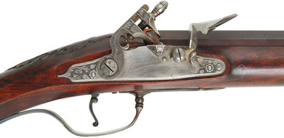 Hola de nuevo, os coloco aqwi unas fotos de unas armas bellamente grabadas. Son unas fotos recogidas por 10