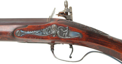 Hola de nuevo, os coloco aqwi unas fotos de unas armas bellamente grabadas. Son unas fotos recogidas por 22