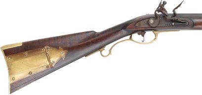 Hola de nuevo, os coloco aqwi unas fotos de unas armas bellamente grabadas. Son unas fotos recogidas por 31