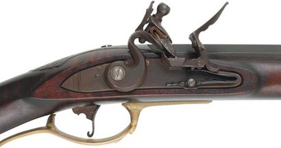 Hola de nuevo, os coloco aqwi unas fotos de unas armas bellamente grabadas. Son unas fotos recogidas por 41