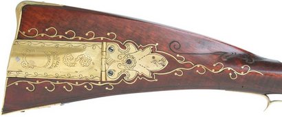 Hola de nuevo, os coloco aqwi unas fotos de unas armas bellamente grabadas. Son unas fotos recogidas por 80