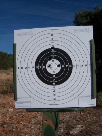 Después de algún tiempo pasamos una mañanita tirando a 50 metros con mi Hatsan, visor Leapers 3 - 9 X40 00