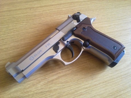 Hola, estoy buscando una pistola detonadora.

Será para pegar un par de tiros y luego dejarla guardada 80