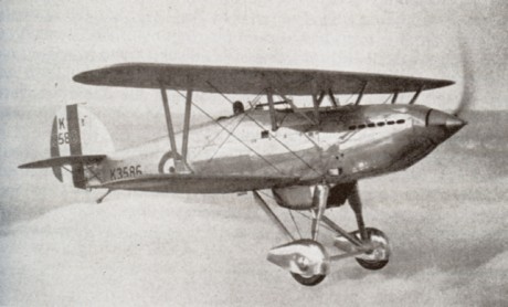 Sé que al principio de la II Guerra Mundial, habían en servicio algunos aviones biplanos (Gloster Gladiator, 70