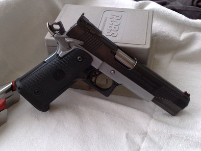 Como digo en el titulo del anuncio,vendo o cambio pistola SPS Standard 
con dos calibres 9 m/m y .45 ACP 42