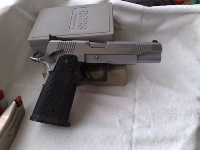 Como digo en el titulo del anuncio,vendo o cambio pistola SPS Standard 
con dos calibres 9 m/m y .45 ACP 41