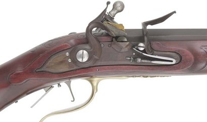 Hola de nuevo, os coloco aqwi unas fotos de unas armas bellamente grabadas. Son unas fotos recogidas por 130