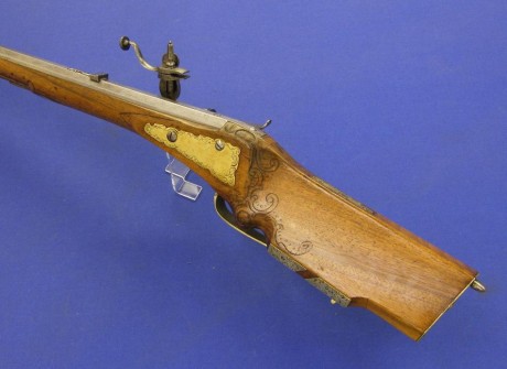 Voy a colocar unas fotos de un arma larga alemana de llave de mecha del siglo XVI. 142