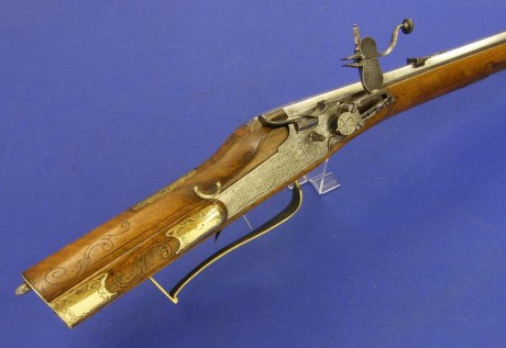 Voy a colocar unas fotos de un arma larga alemana de llave de mecha del siglo XVI. 140