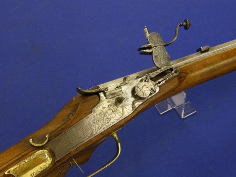 Voy a colocar unas fotos de un arma larga alemana de llave de mecha del siglo XVI. 151