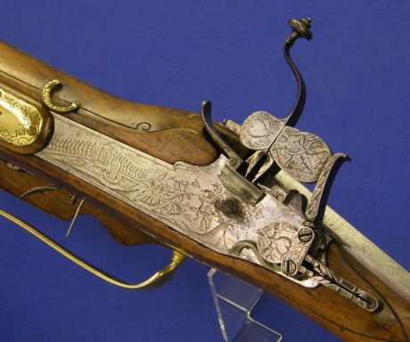 Voy a colocar unas fotos de un arma larga alemana de llave de mecha del siglo XVI. 161