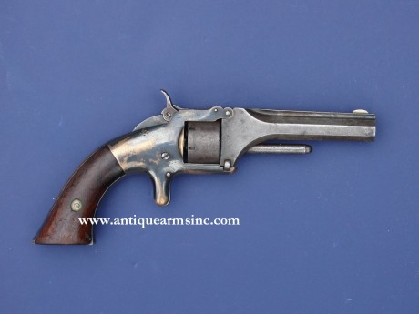 Necesito ayuda para identificar este revolver ya que no encuentro ninguno similar.

Gracias 110