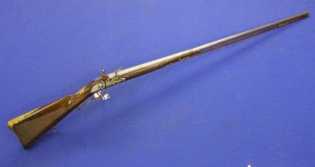 Voy a colocar unas fotos de un arma larga alemana de llave de mecha del siglo XVI. 171