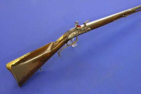 Voy a colocar unas fotos de un arma larga alemana de llave de mecha del siglo XVI. 170