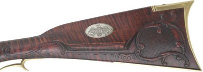 Hola de nuevo, os coloco aqwi unas fotos de unas armas bellamente grabadas. Son unas fotos recogidas por 01