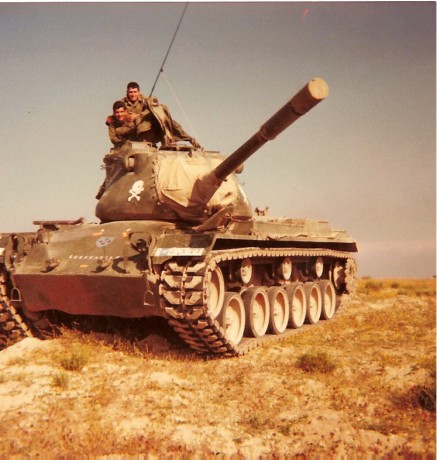 es uno de los carros de combate más emblemático de la guerra fría, y junto con el M-48 y el T-54/55 de 101