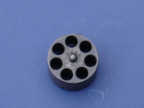 Necesito ayuda para identificar este revolver ya que no encuentro ninguno similar.

Gracias 161