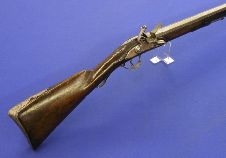 Voy a colocar unas fotos de un arma larga alemana de llave de mecha del siglo XVI. 21