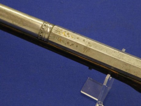 Voy a colocar unas fotos de un arma larga alemana de llave de mecha del siglo XVI. 32