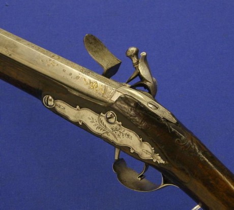 Voy a colocar unas fotos de un arma larga alemana de llave de mecha del siglo XVI. 31
