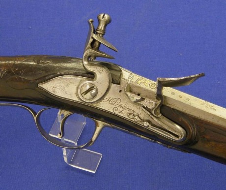 Voy a colocar unas fotos de un arma larga alemana de llave de mecha del siglo XVI. 40
