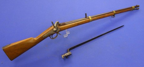 Voy a colocar unas fotos de un arma larga alemana de llave de mecha del siglo XVI. 51