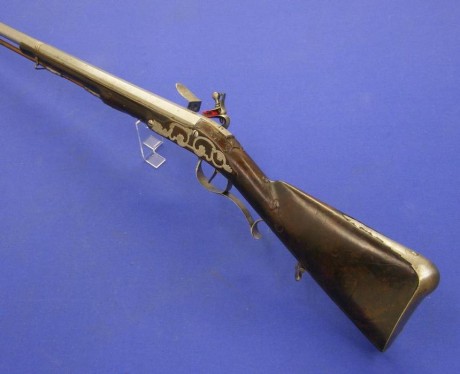 Voy a colocar unas fotos de un arma larga alemana de llave de mecha del siglo XVI. 122