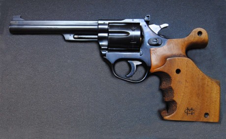 Hola,he abierto este hilo para que todos aquellos que tengais armas Españolas,podais lucirlas aqui con 81