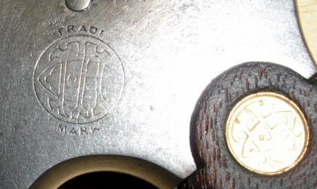 Lamentablemente,el "exceso de higiene" se llevó por delante leyendas,marcas y punzones.
Desde 100