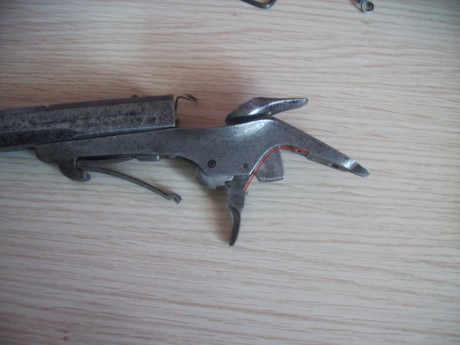 hola, quisiera me ayudarais a identificar esta pistola de salón, segun me han dicho de ppios de 1800. 00