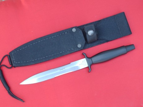 Muchas son las opiniones de que si el cuchillo perfecto de supervivencia tiene que tener sierra o no.
También 90