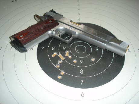 Sin lugar a dudas la pistola 9mm mas precisa de todos los tiempos es la SIG P210. Es imbatible en precisión 10