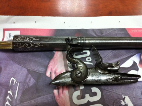 Hola,saludos, tengo una pistola de pedernal que en la parte inferir del mecanismo tiene grabada la pabra 30