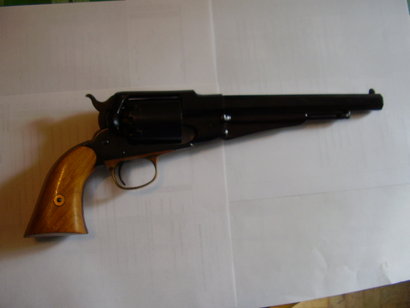 hola, recientemente me he quedado con las armas de un amigo, entre ellas hay un Santa Barbara.
Yo tengo 01