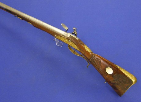 Voy a colocar unas fotos de un arma larga alemana de llave de mecha del siglo XVI. 12