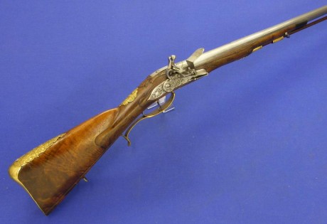 Voy a colocar unas fotos de un arma larga alemana de llave de mecha del siglo XVI. 10