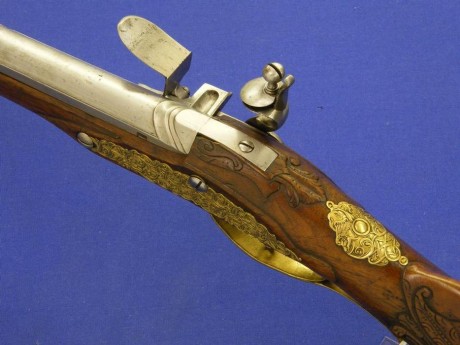 Voy a colocar unas fotos de un arma larga alemana de llave de mecha del siglo XVI. 21