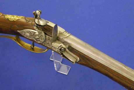 Voy a colocar unas fotos de un arma larga alemana de llave de mecha del siglo XVI. 30