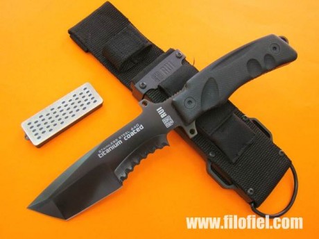 Muchas son las opiniones de que si el cuchillo perfecto de supervivencia tiene que tener sierra o no.
También 80