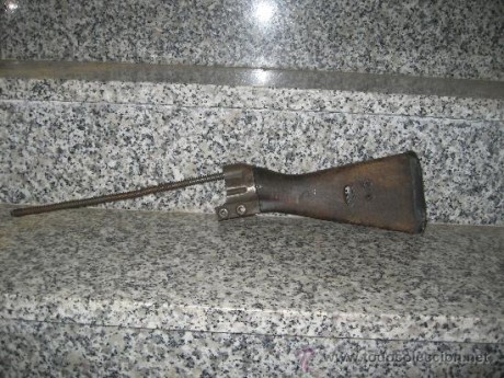 Me interesaría saber como desmontar el muelle que va sujeto a la culata de un cetme, he quitado los dos 10